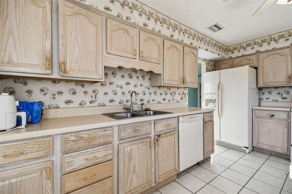 待售: $200,000 (2 贝兹, 2 浴室, 1733 平方英尺)