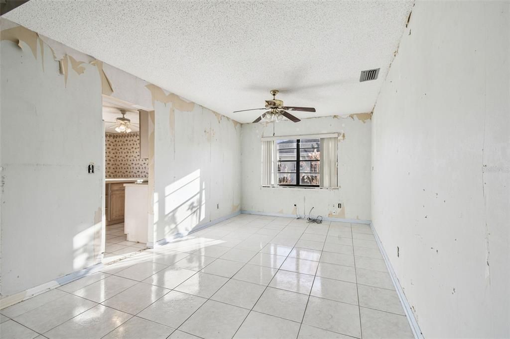 待售: $200,000 (2 贝兹, 2 浴室, 1733 平方英尺)