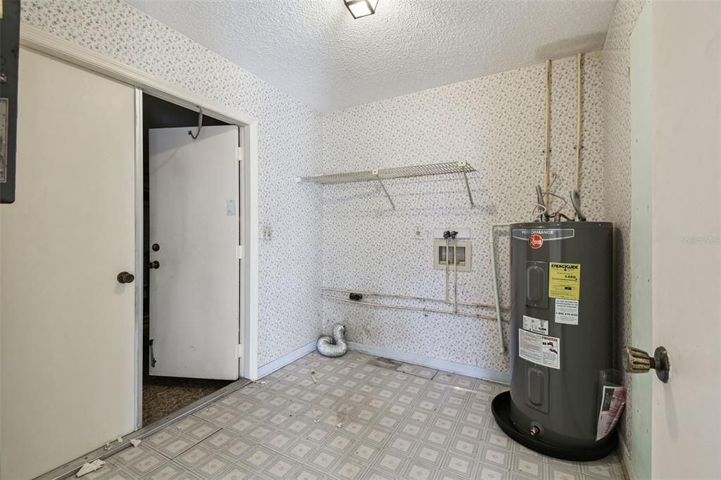 待售: $200,000 (2 贝兹, 2 浴室, 1733 平方英尺)