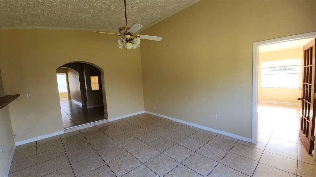 出租: $2,200 (4 贝兹, 3 浴室, 2613 平方英尺)