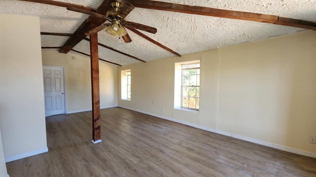 出租: $2,200 (4 贝兹, 3 浴室, 2613 平方英尺)