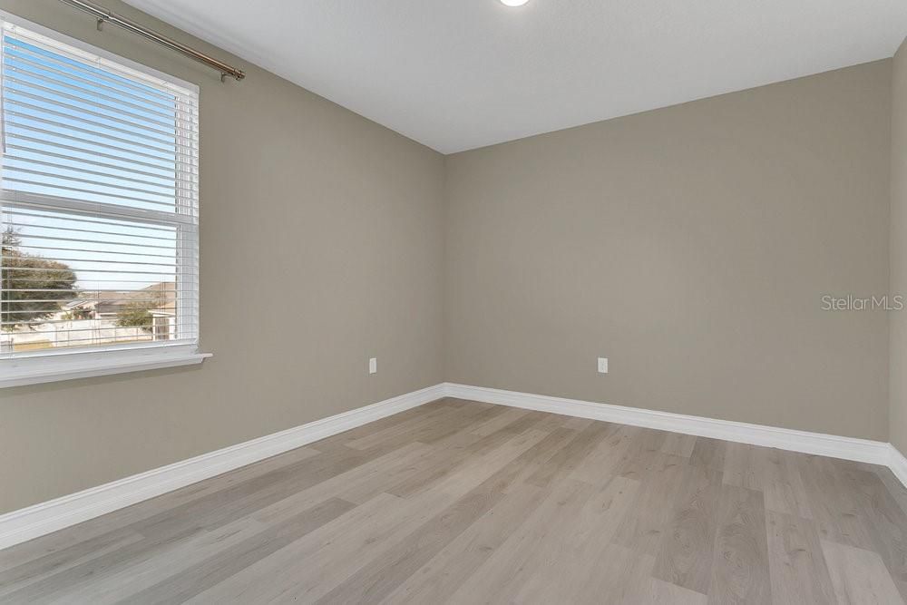 For Sale: $350,000 (5 beds, 2 baths, 2242 Square Feet)