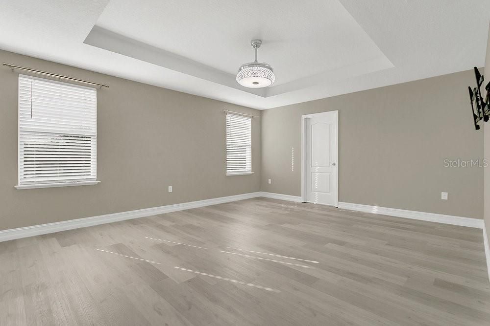 For Sale: $350,000 (5 beds, 2 baths, 2242 Square Feet)