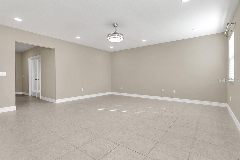 For Sale: $350,000 (5 beds, 2 baths, 2242 Square Feet)