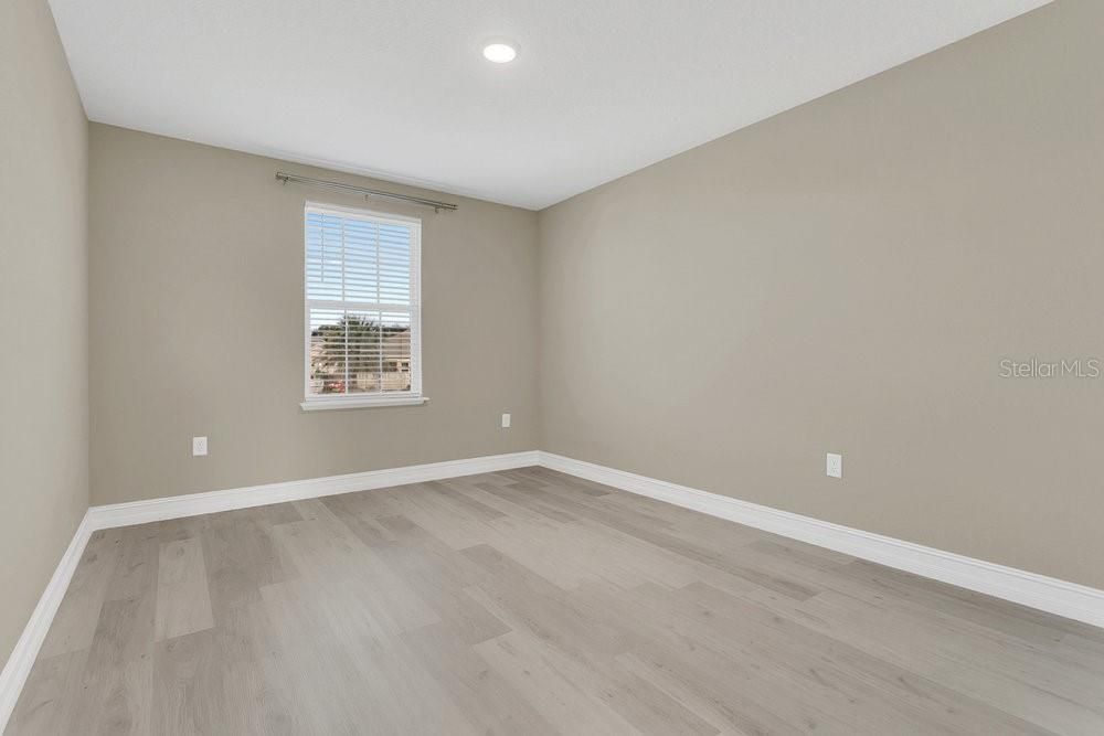 For Sale: $350,000 (5 beds, 2 baths, 2242 Square Feet)