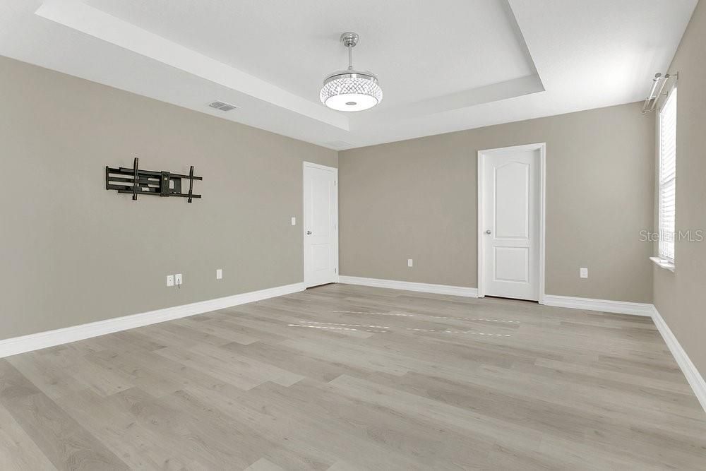 For Sale: $350,000 (5 beds, 2 baths, 2242 Square Feet)