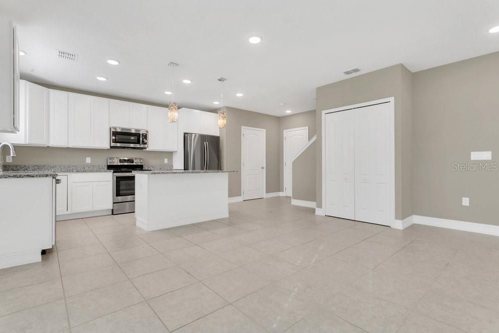 For Sale: $350,000 (5 beds, 2 baths, 2242 Square Feet)