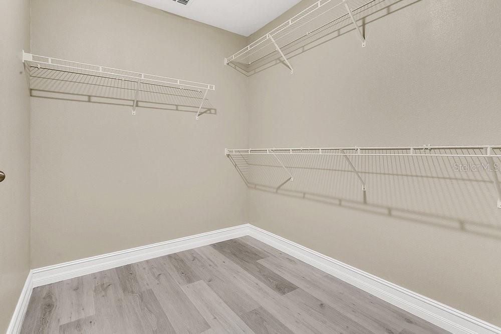 For Sale: $350,000 (5 beds, 2 baths, 2242 Square Feet)