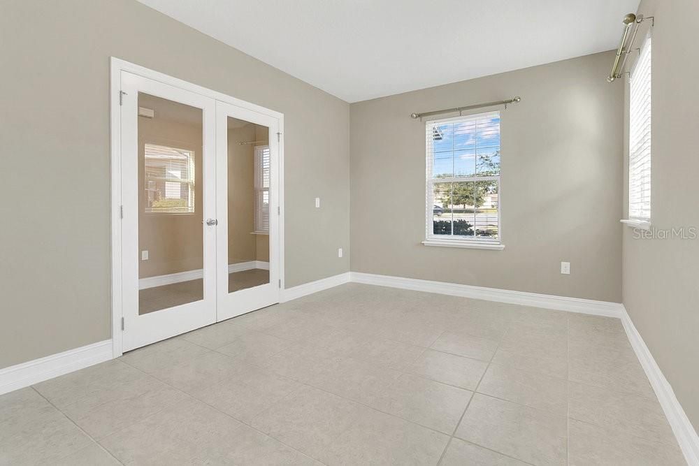 For Sale: $350,000 (5 beds, 2 baths, 2242 Square Feet)