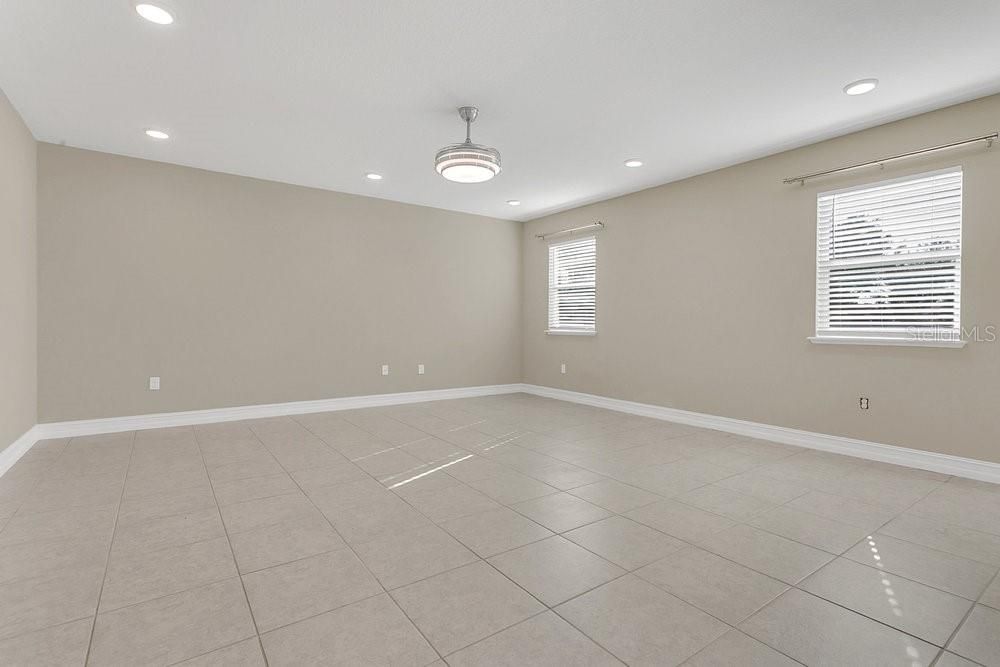 For Sale: $350,000 (5 beds, 2 baths, 2242 Square Feet)