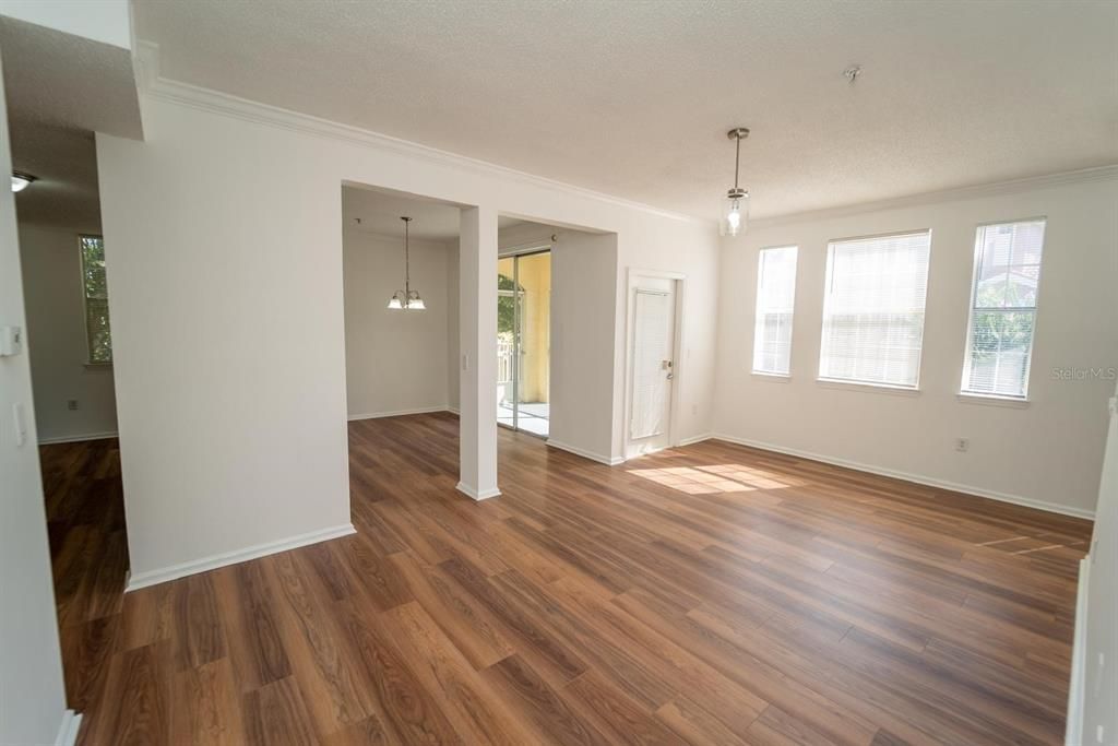 For Sale: $289,000 (3 beds, 3 baths, 1512 Square Feet)