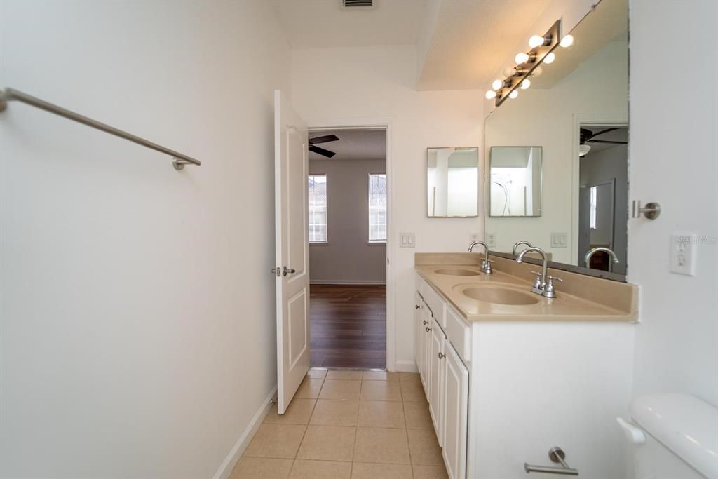 For Sale: $289,000 (3 beds, 3 baths, 1512 Square Feet)