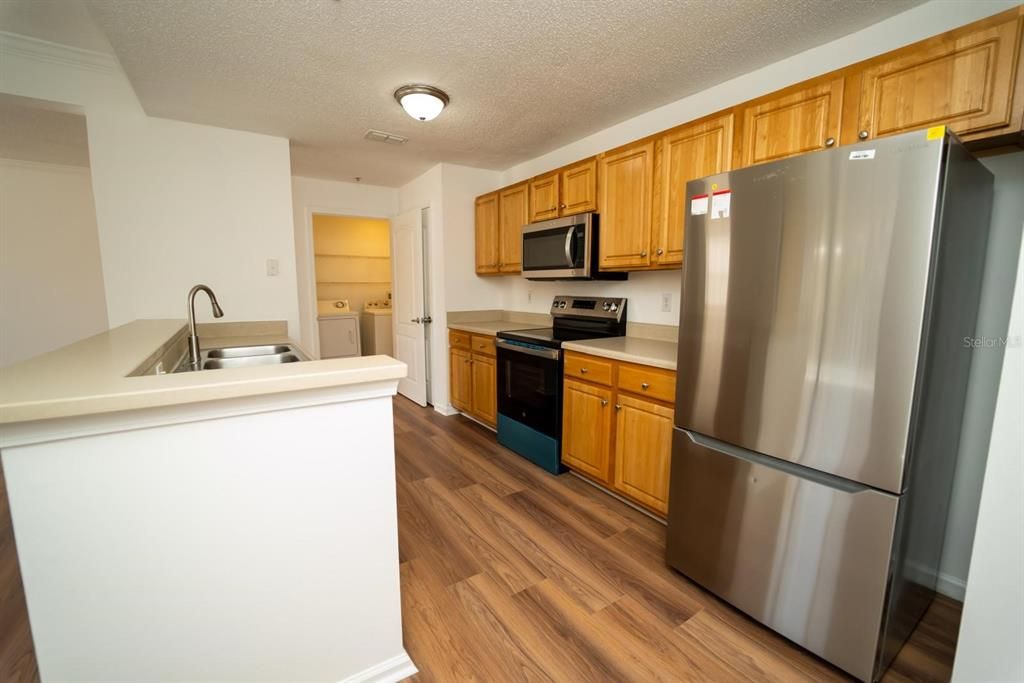 For Sale: $289,000 (3 beds, 3 baths, 1512 Square Feet)