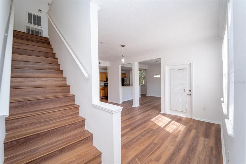 For Sale: $289,000 (3 beds, 3 baths, 1512 Square Feet)