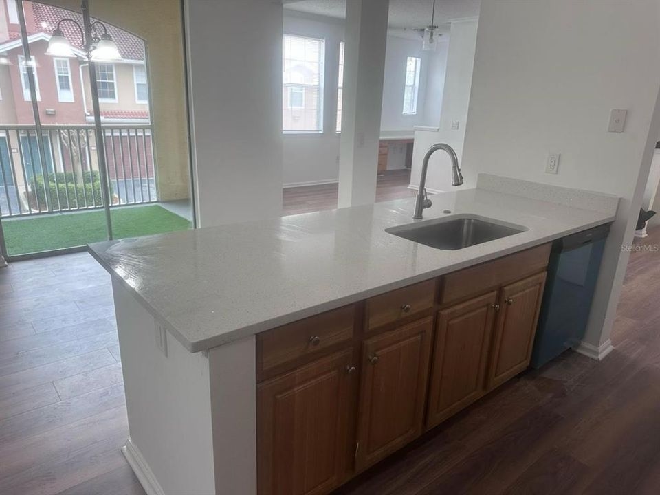 For Sale: $289,000 (3 beds, 3 baths, 1512 Square Feet)