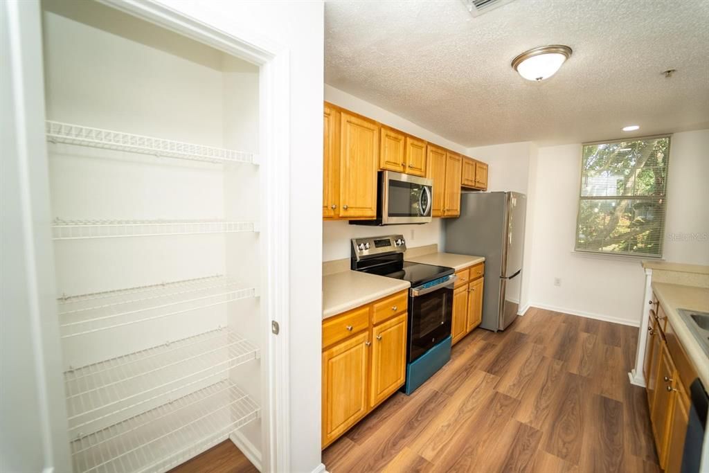 For Sale: $289,000 (3 beds, 3 baths, 1512 Square Feet)