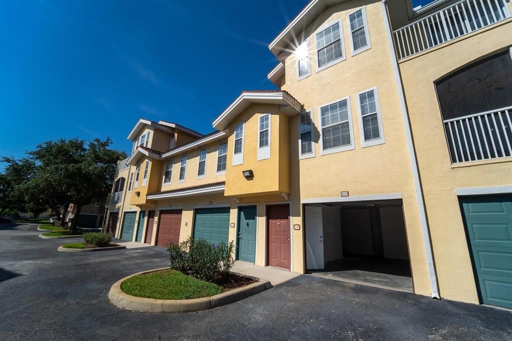 For Sale: $289,000 (3 beds, 3 baths, 1512 Square Feet)