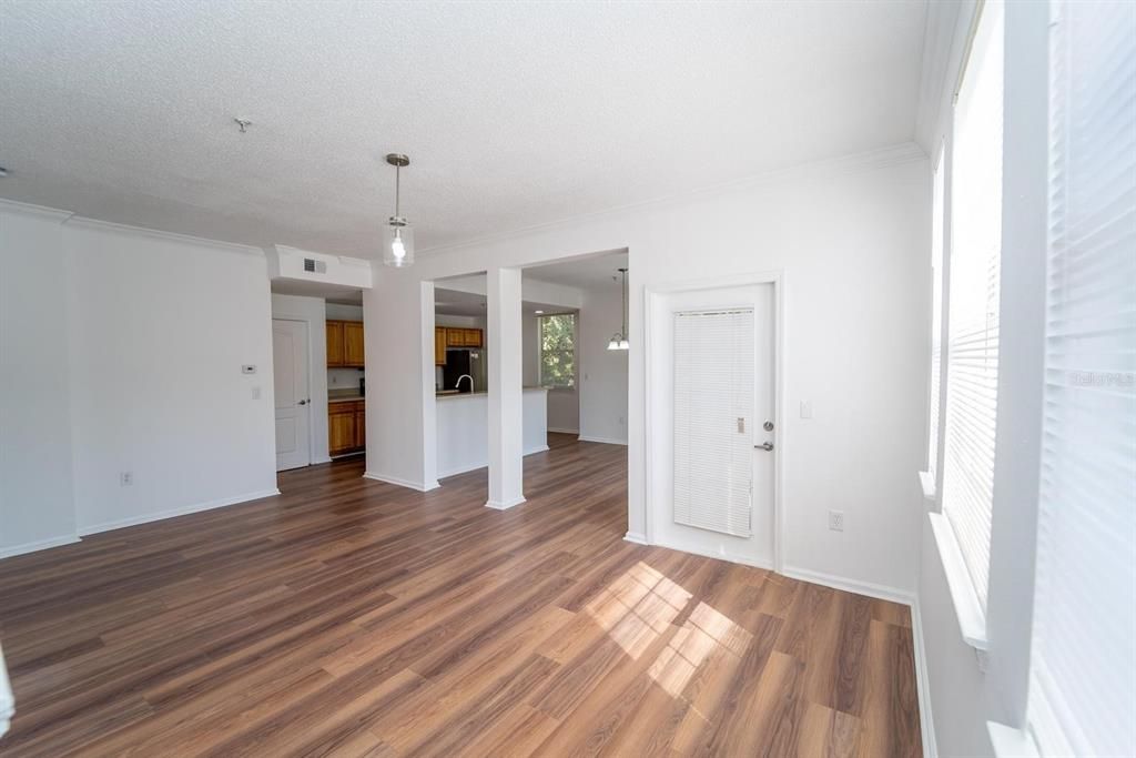 For Sale: $289,000 (3 beds, 3 baths, 1512 Square Feet)