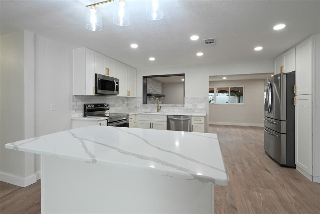 En Venta: $550,000 (4 camas, 2 baños, 1766 Pies cuadrados)