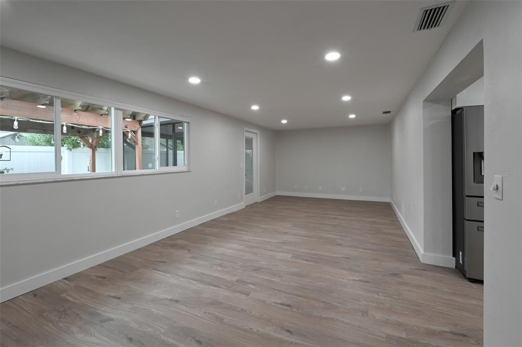 En Venta: $550,000 (4 camas, 2 baños, 1766 Pies cuadrados)