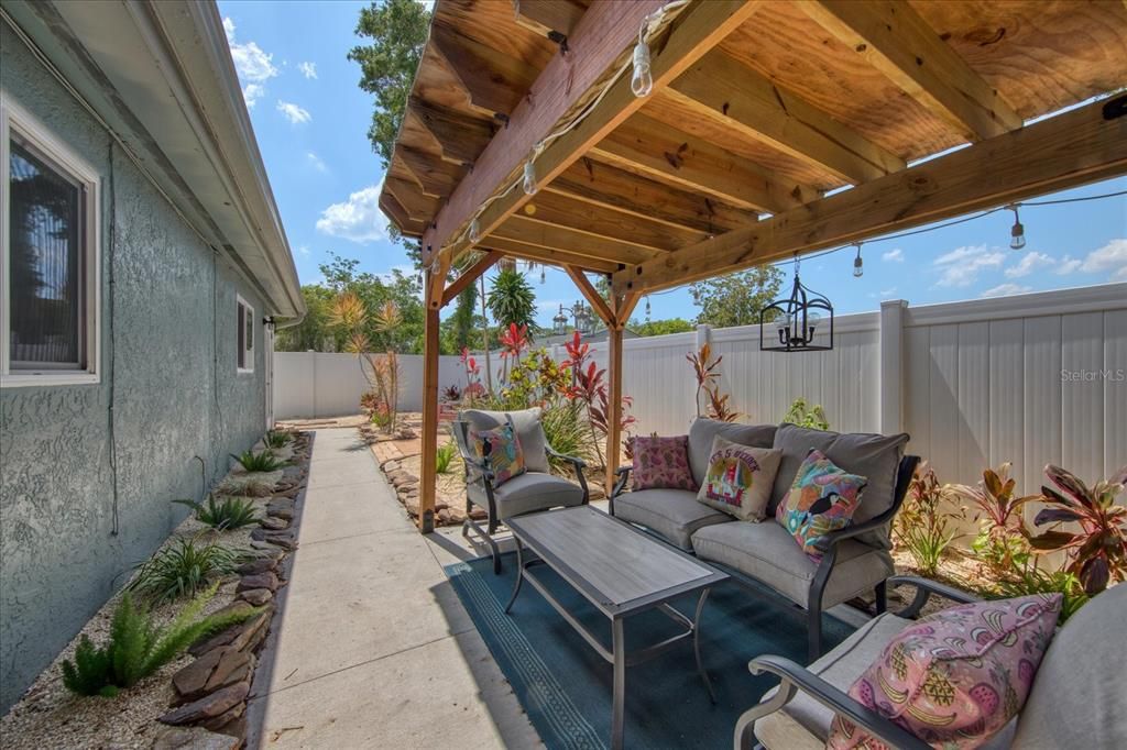 En Venta: $550,000 (4 camas, 2 baños, 1766 Pies cuadrados)