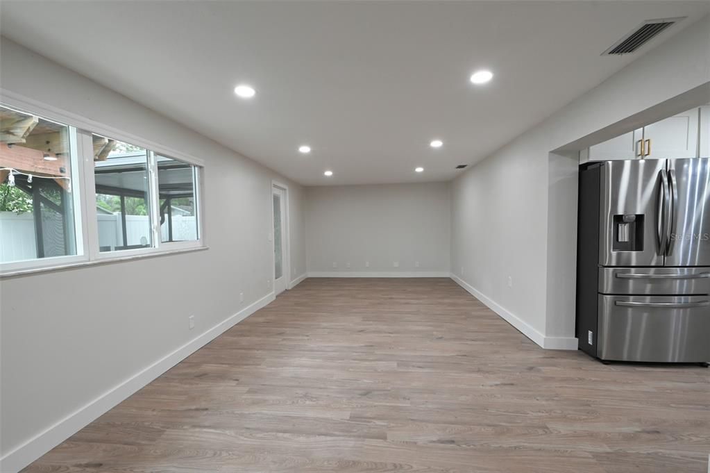 En Venta: $550,000 (4 camas, 2 baños, 1766 Pies cuadrados)