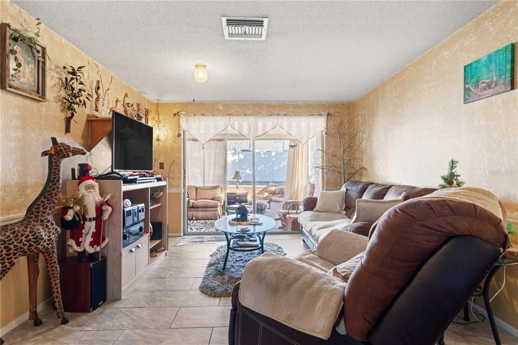 На продажу: $279,000 (2 спален, 2 ванн, 1519 Квадратных фут)