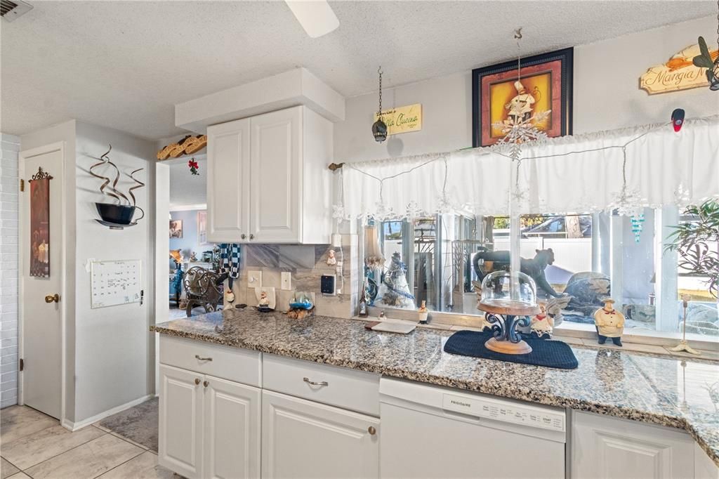 На продажу: $279,000 (2 спален, 2 ванн, 1519 Квадратных фут)