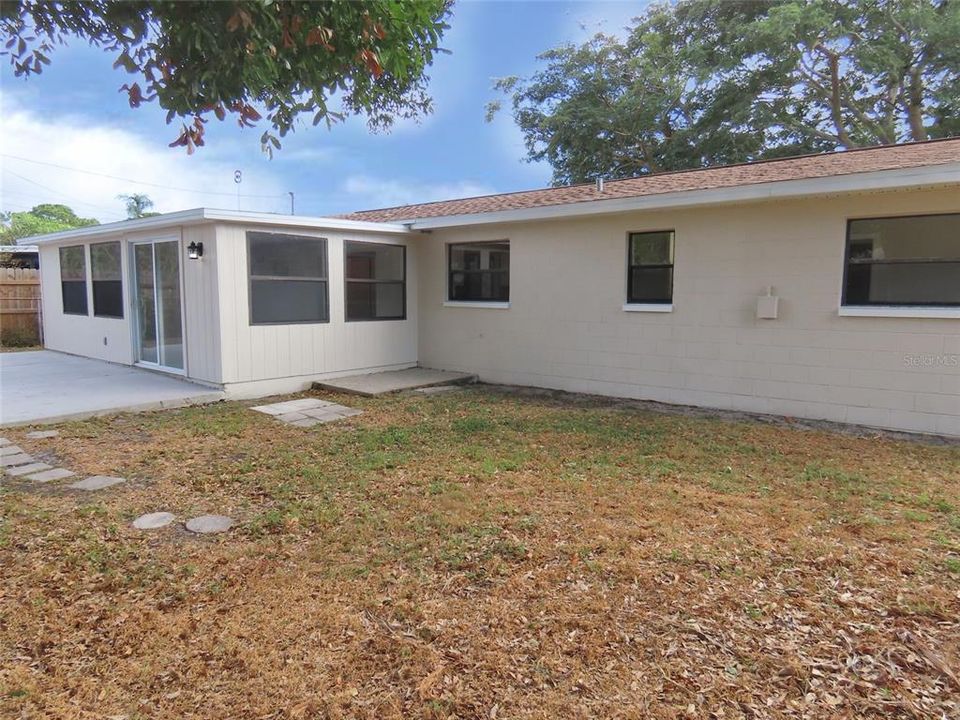 For Sale: $424,900 (4 beds, 2 baths, 1348 Square Feet)