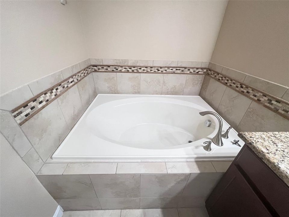 For Rent: $3,700 (4 beds, 3 baths, 2854 Square Feet)