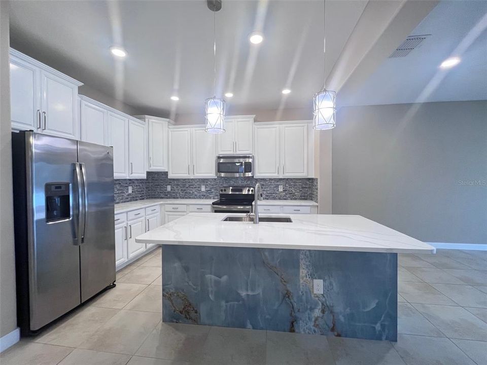 For Rent: $3,700 (4 beds, 3 baths, 2854 Square Feet)