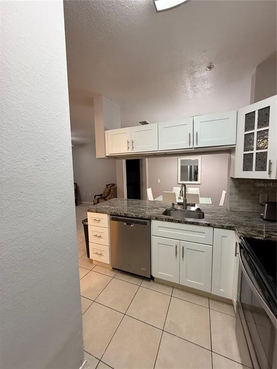 For Rent: $2,050 (2 beds, 2 baths, 1051 Square Feet)