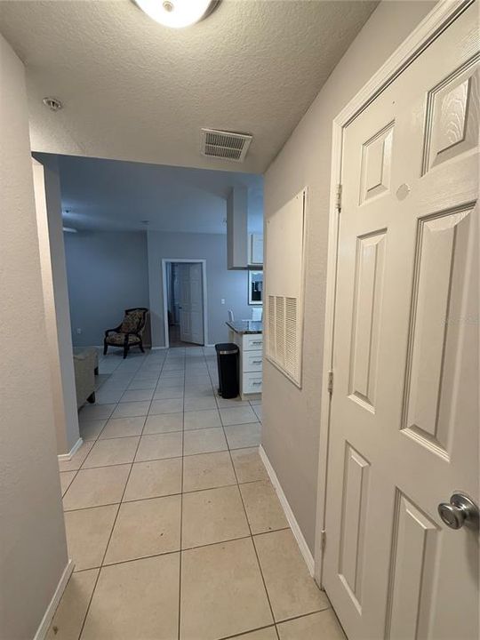 For Rent: $2,050 (2 beds, 2 baths, 1051 Square Feet)