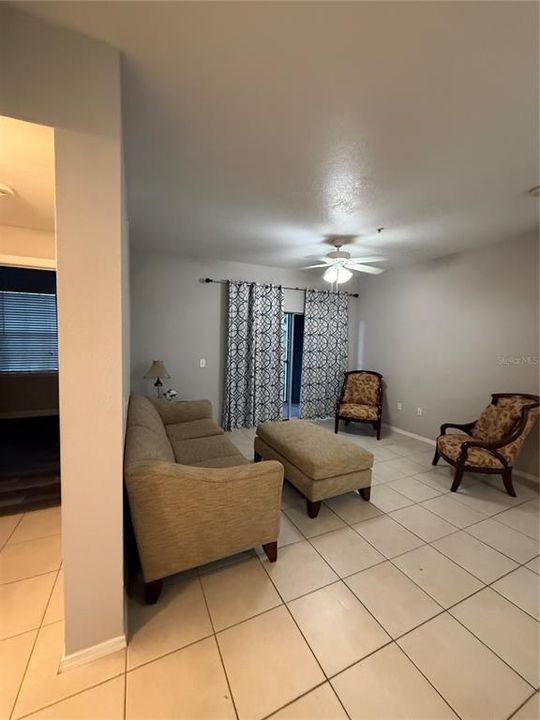 For Rent: $2,050 (2 beds, 2 baths, 1051 Square Feet)