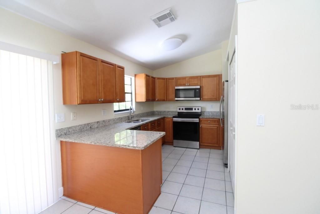For Rent: $1,600 (3 beds, 2 baths, 1170 Square Feet)