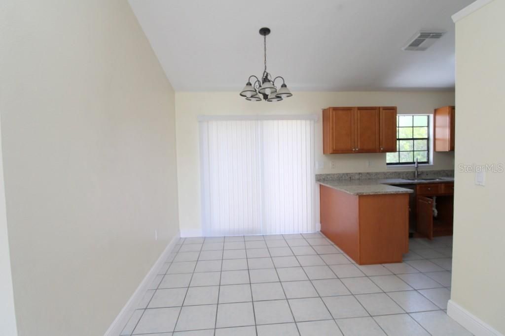 For Rent: $1,600 (3 beds, 2 baths, 1170 Square Feet)