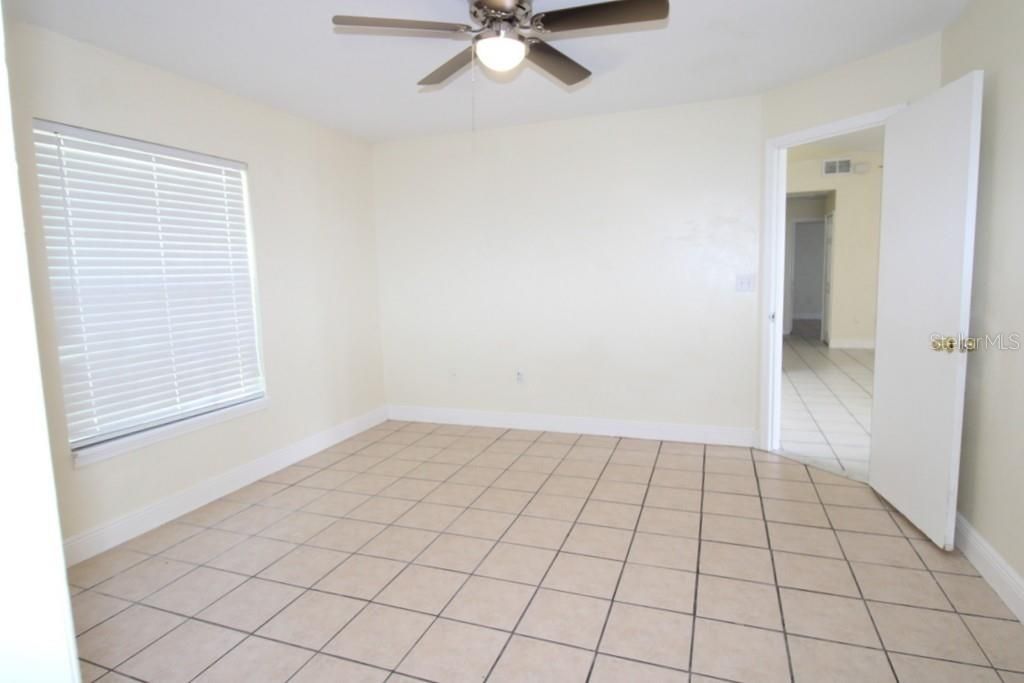 For Rent: $1,600 (3 beds, 2 baths, 1170 Square Feet)