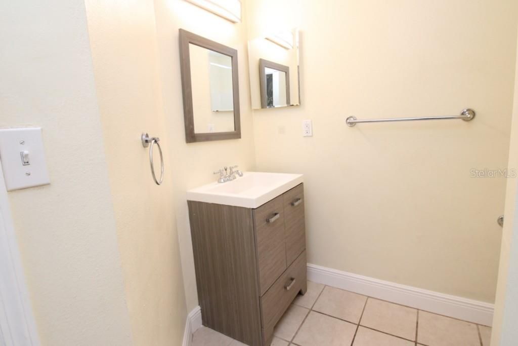 For Rent: $1,600 (3 beds, 2 baths, 1170 Square Feet)