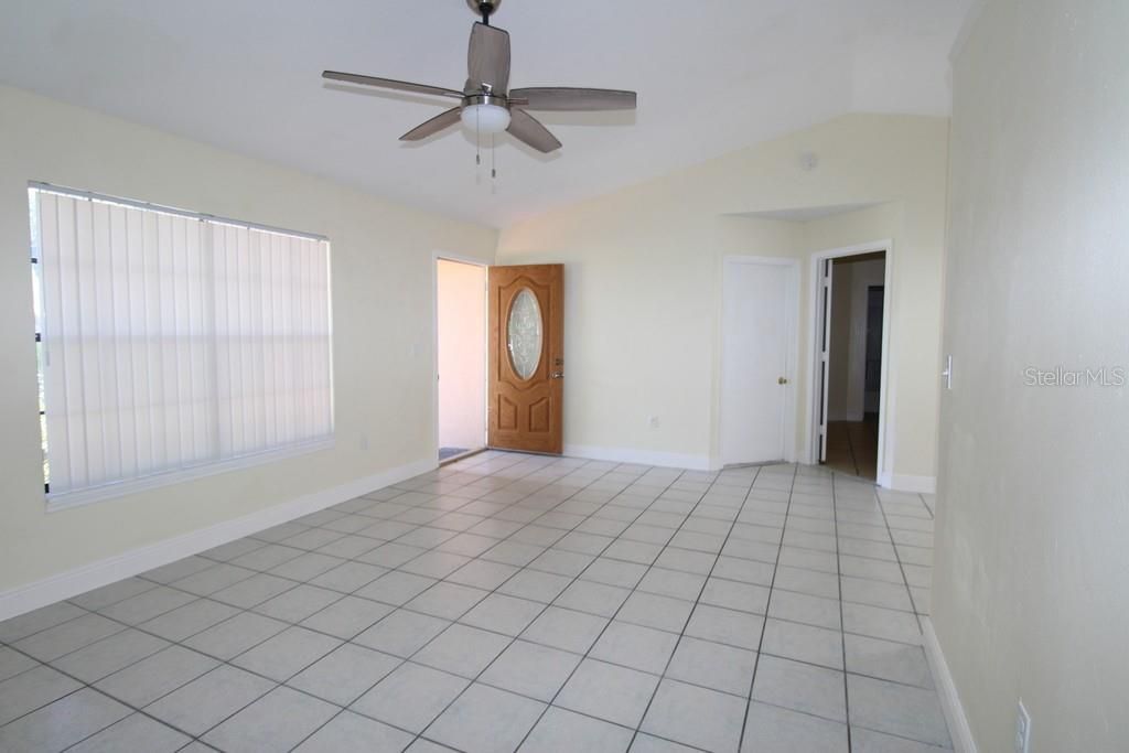 For Rent: $1,600 (3 beds, 2 baths, 1170 Square Feet)