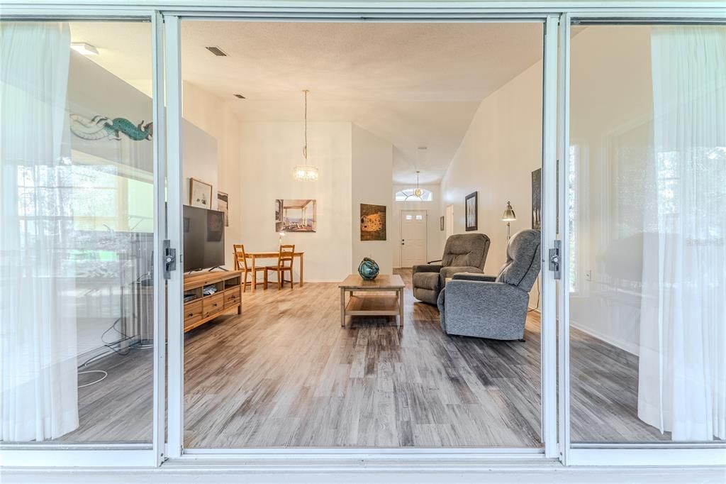 For Sale: $199,000 (2 beds, 2 baths, 1366 Square Feet)