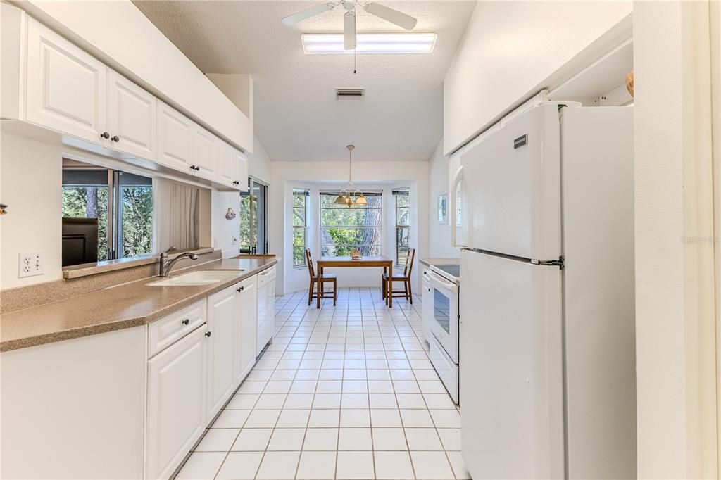 For Sale: $199,000 (2 beds, 2 baths, 1366 Square Feet)