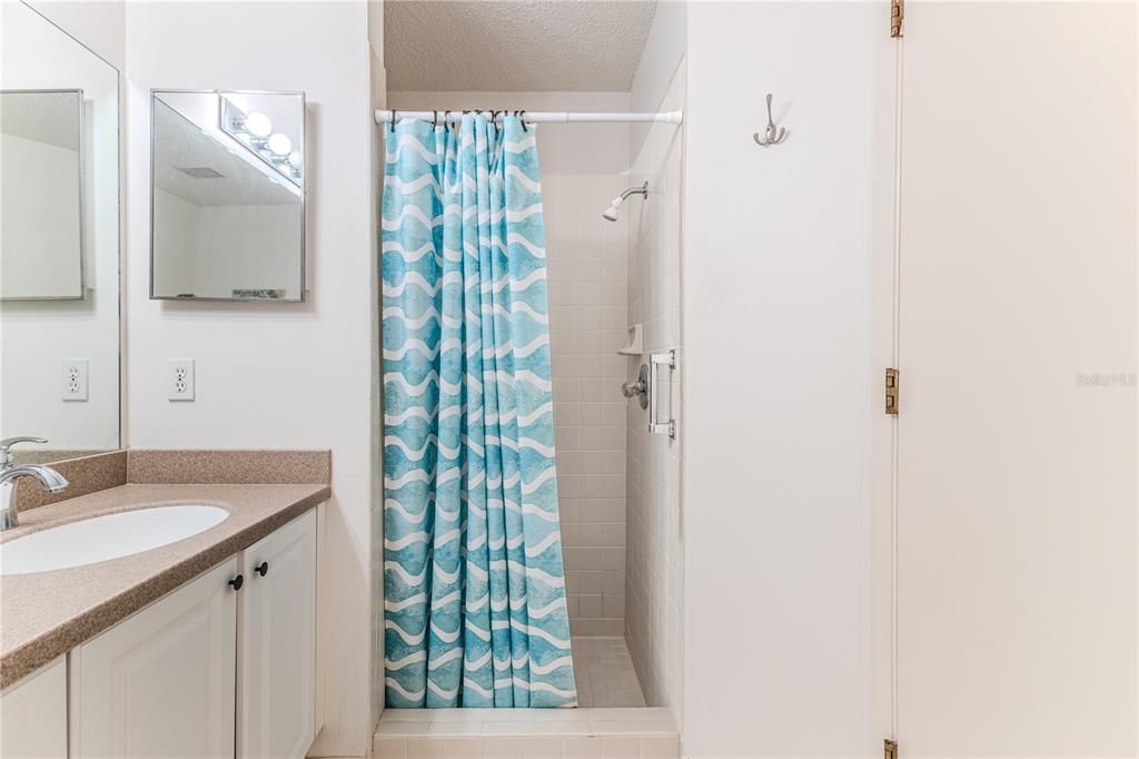 For Sale: $199,000 (2 beds, 2 baths, 1366 Square Feet)