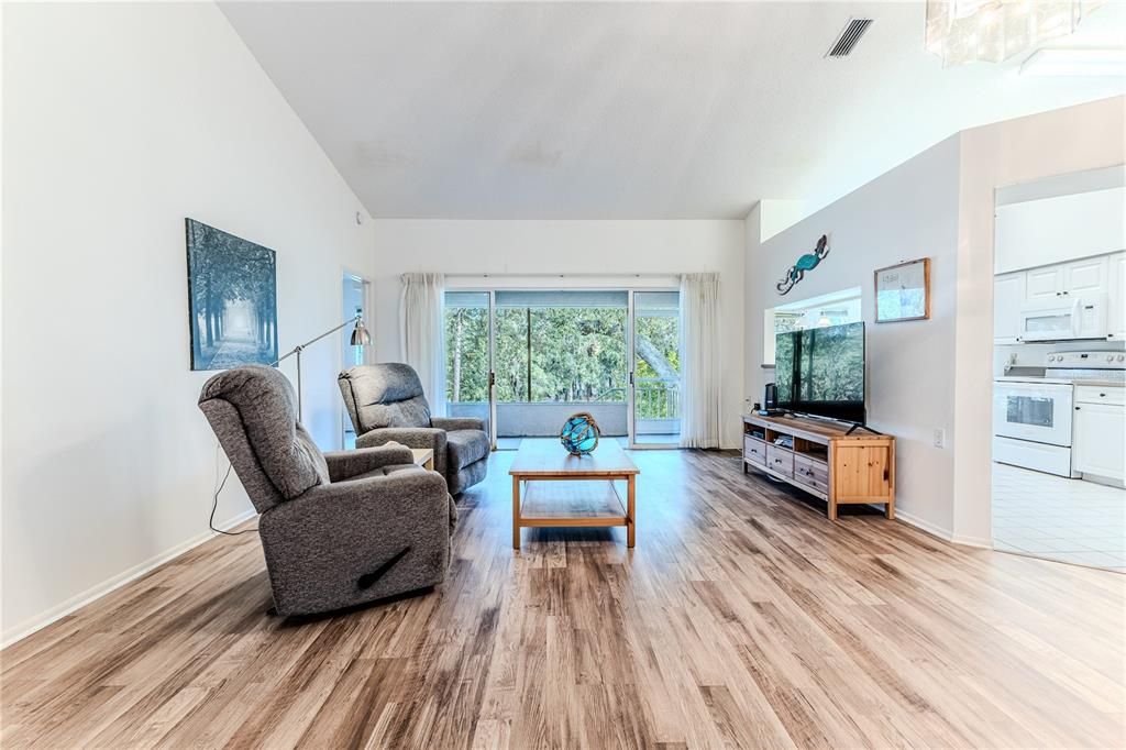 For Sale: $199,000 (2 beds, 2 baths, 1366 Square Feet)