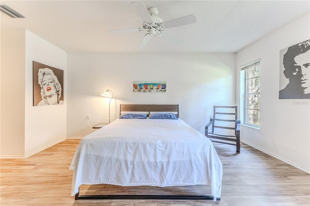 For Sale: $199,000 (2 beds, 2 baths, 1366 Square Feet)