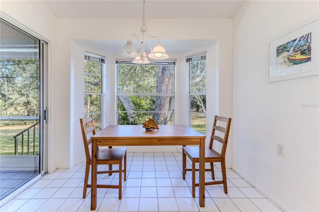 For Sale: $199,000 (2 beds, 2 baths, 1366 Square Feet)