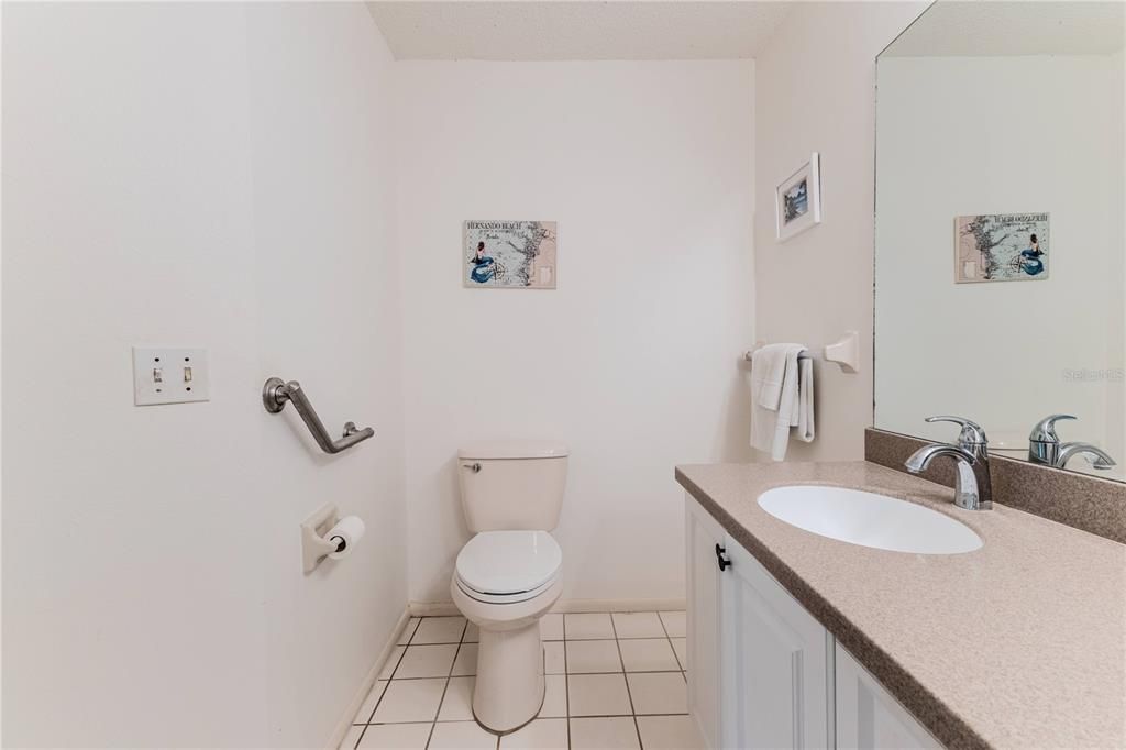 For Sale: $199,000 (2 beds, 2 baths, 1366 Square Feet)