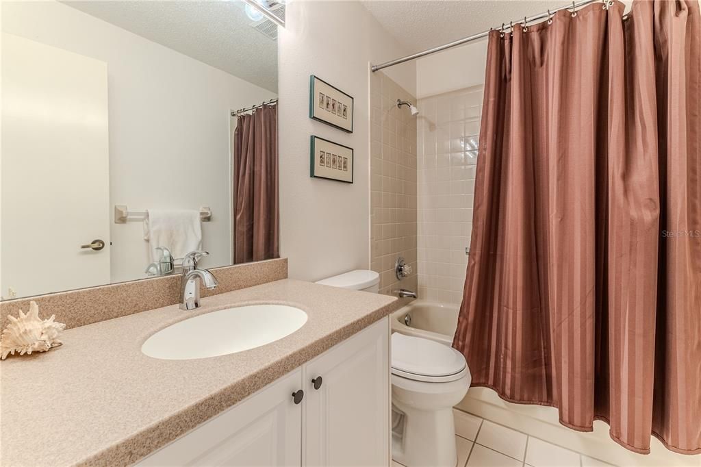For Sale: $199,000 (2 beds, 2 baths, 1366 Square Feet)