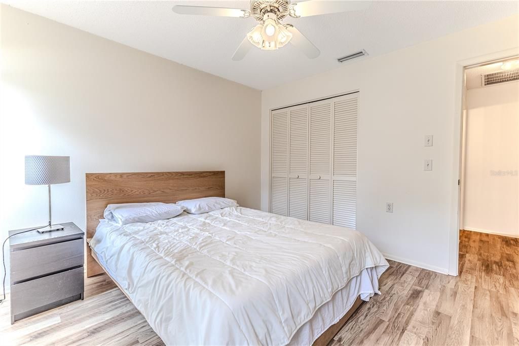 For Sale: $199,000 (2 beds, 2 baths, 1366 Square Feet)