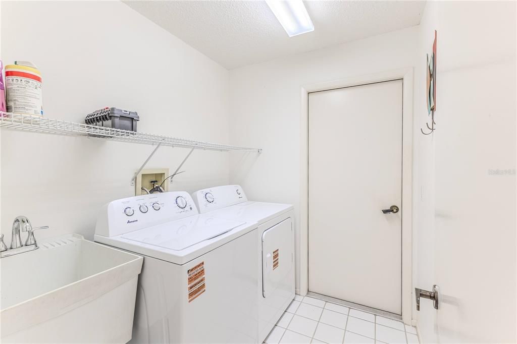 For Sale: $199,000 (2 beds, 2 baths, 1366 Square Feet)
