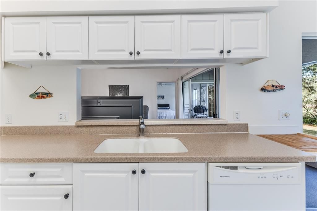 For Sale: $199,000 (2 beds, 2 baths, 1366 Square Feet)